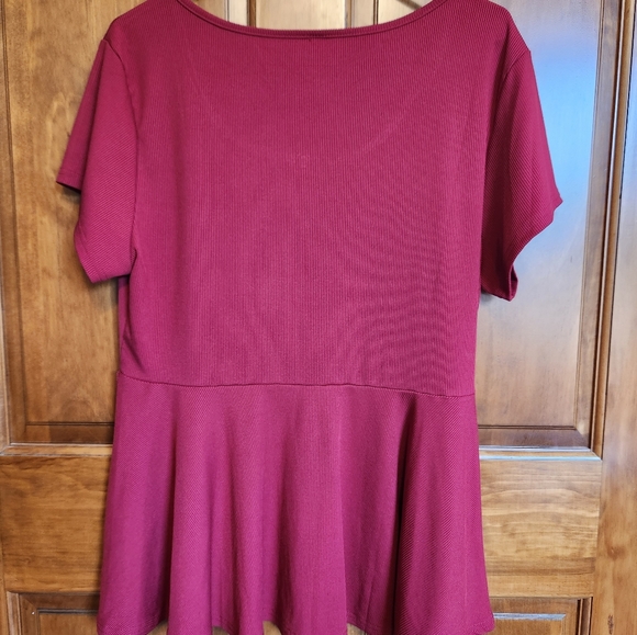 SHEIN Curve 2XL Red zip front Blouse. Great peplin design. Only worn once. - Picture 3 of 3